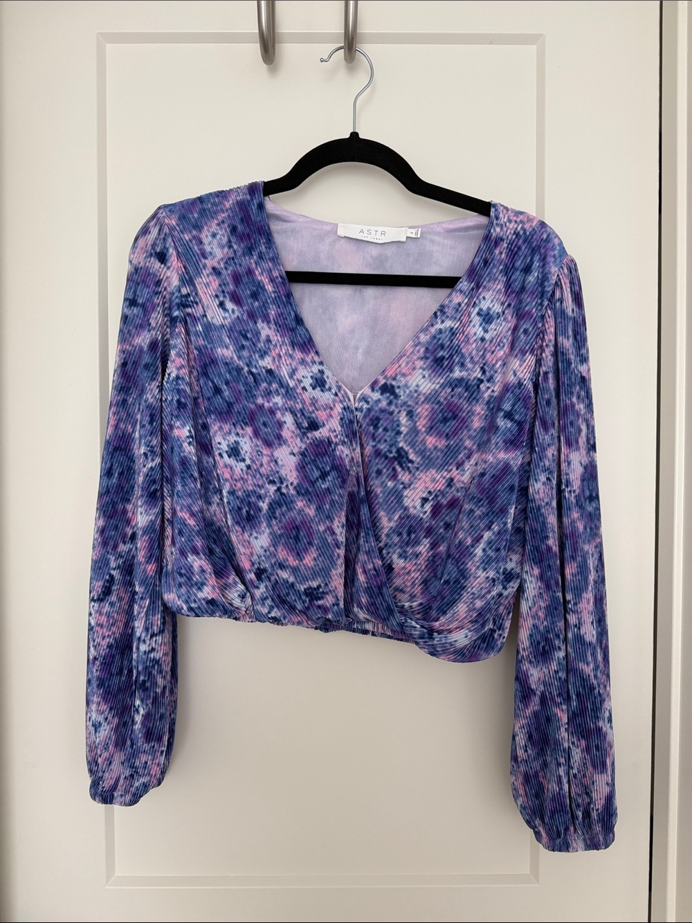 Astr Purple and Pink Tie-Dye V-Neck Cropped Blouse
